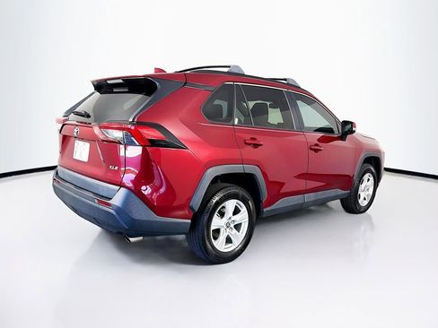 Used 2021 Toyota RAV4 XLE w/ Convenience Package FWD image 10