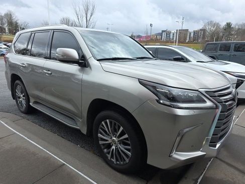 Used 2019 Lexus LX 570 4WD w/ Luxury Package image 3