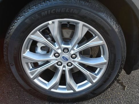 Used 2022 Ford Explorer XLT w/ Equipment Group 202A image 48