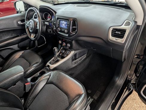 Used 2018 Jeep Compass Latitude w/ Cold Weather Group AWD/4WD image 20