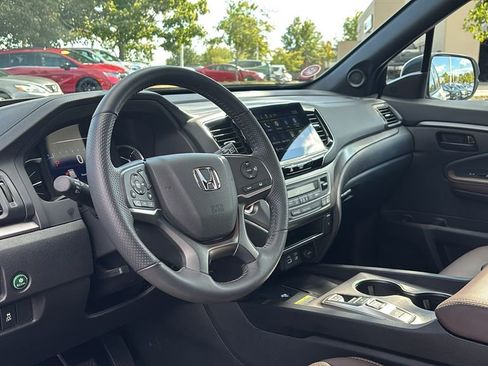 Used 2025 Honda Passport EX-L image 27