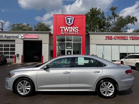 Used 2020 Volkswagen Passat 2.0T SE FWD image 1