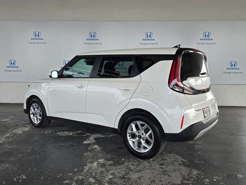 Used 2025 Kia Soul LX FWD image 4