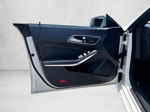Used 2016 Mercedes-Benz CLA 250 image 17
