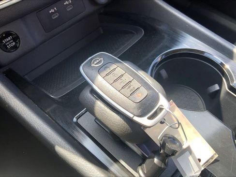 Used 2024 Nissan Rogue SV image 14