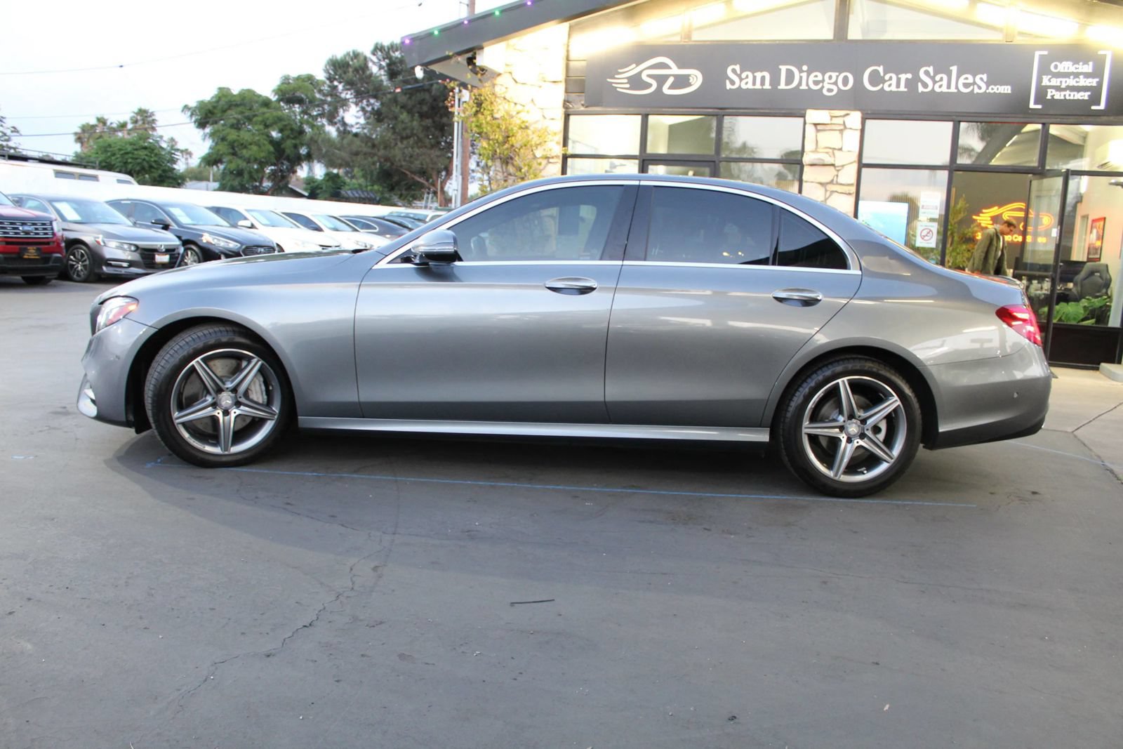 Used 2017 Mercedes-Benz E 300 image 2