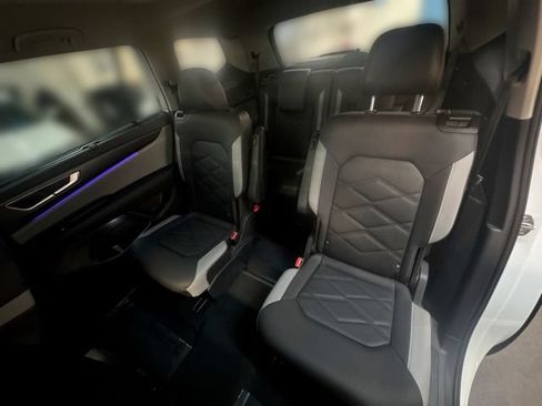 Used 2025 Volkswagen Atlas Peak Edition SE AWD/4WD image 26