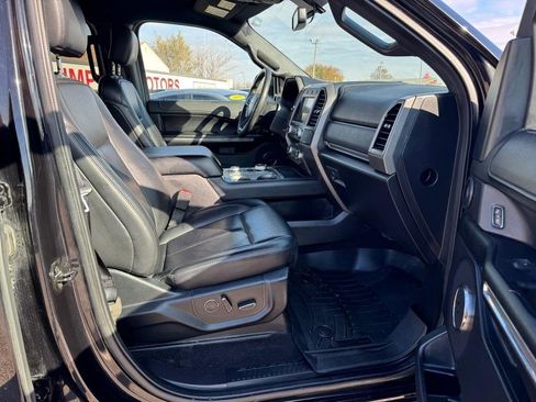 Used 2019 Ford Expedition XLT w/ Equipment Group 202A AWD/4WD image 13
