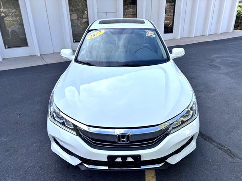 Used 2017 Honda Accord EX image 10