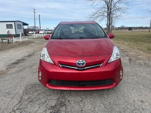 Used 2014 Toyota Prius V Two image 2