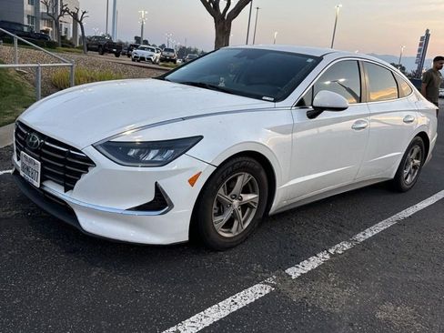 Used 2021 Hyundai Sonata SE image 2