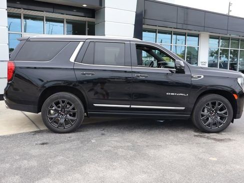 Used 2024 GMC Yukon Denali w/ Advanced Technology Package AWD/4WD image 10