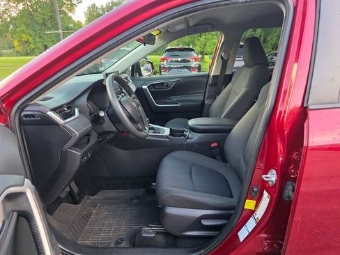 Used 2021 Toyota RAV4 LE AWD/4WD image 16