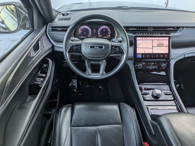 Certified 2022 Jeep Grand Cherokee Overland w/ Luxury Tech Group IV AWD/4WD image 17