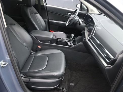 Used 2025 Kia Sportage EX w/ Premium Package FWD image 29