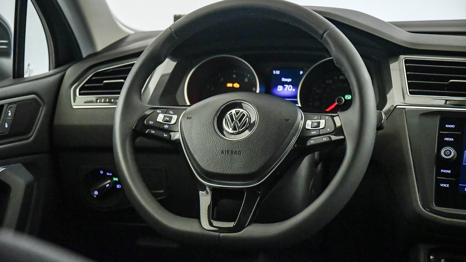 Used 2020 Volkswagen Tiguan SE FWD image 12