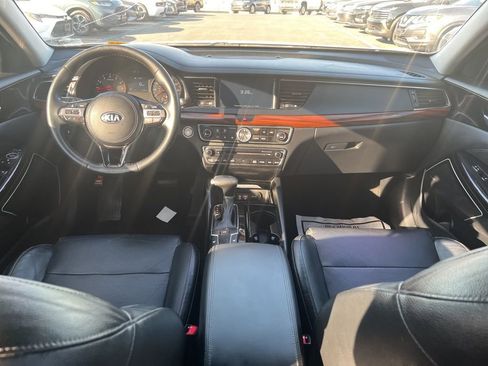 Used 2017 Kia Cadenza Premium w/ Luxury Package image 24