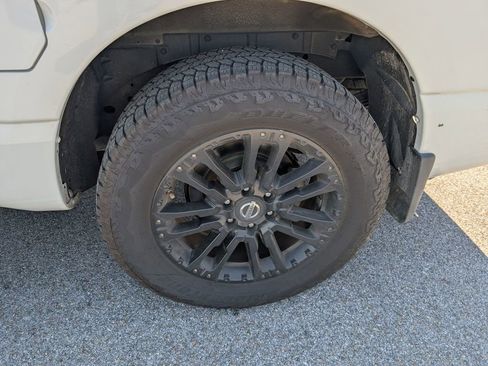 Used 2018 Nissan Titan SV w/ SV Convenience Package image 30