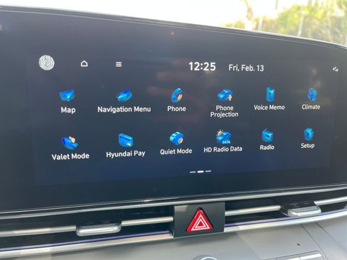 Used 2025 Hyundai Elantra SEL image 21