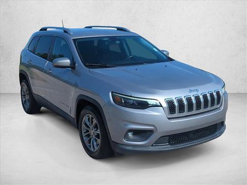 Used 2019 Jeep Cherokee Latitude Plus FWD image 3