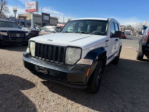 Used 2012 Jeep Liberty Sport image 2