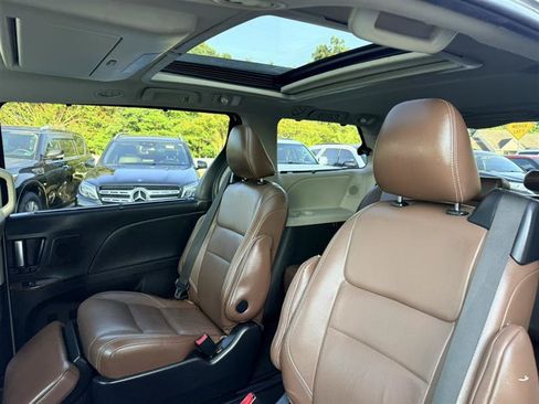 Used 2015 Toyota Sienna Limited Premium FWD image 23