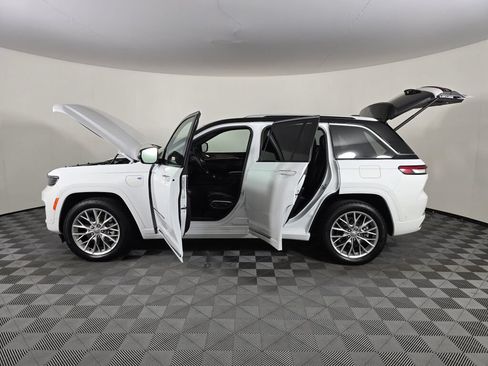 Used 2023 Jeep Grand Cherokee Summit w/ Luxury Tech Group V AWD/4WD image 15