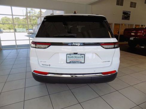 Used 2023 Jeep Grand Cherokee Limited w/ Trailer Tow Prep Group (B) AWD/4WD image 8