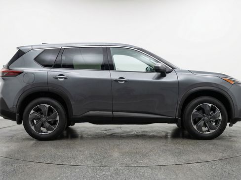 Used 2025 Nissan Rogue SV image 11