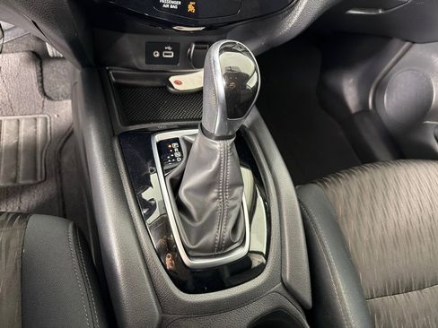Used 2018 Nissan Rogue SV image 18