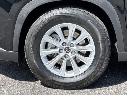 Used 2025 Toyota Grand Highlander AWD image 28