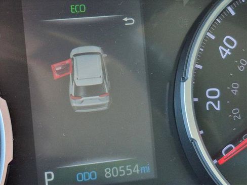 Used 2021 Toyota RAV4 LE FWD image 9