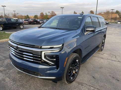 New 2026 Chevrolet Suburban LT w/ Comfort Package image 3