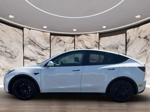 Used 2022 Tesla Model Y Long Range AWD/4WD image 5