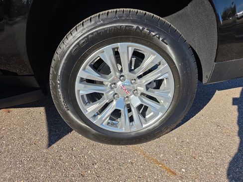 New 2026 GMC Yukon XL Denali w/ LPO, Floor Liner Package image 34