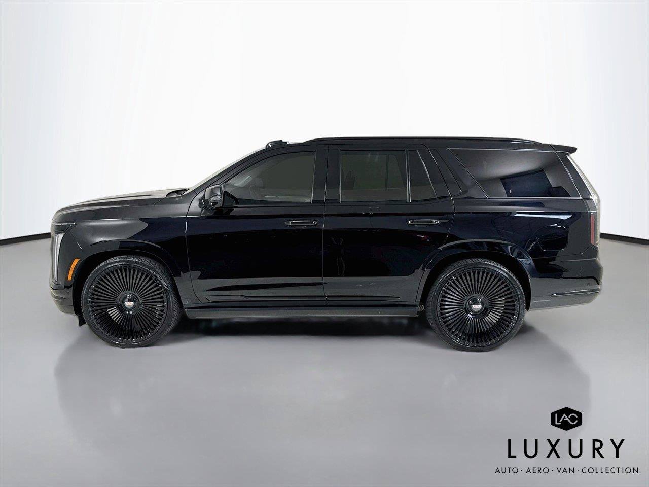 Used 2025 Cadillac Escalade Premium Luxury Platinum AWD/4WD image 8