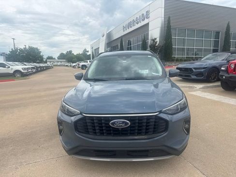 Used 2023 Ford Escape Platinum w/ Premium Technology Package AWD/4WD image 4