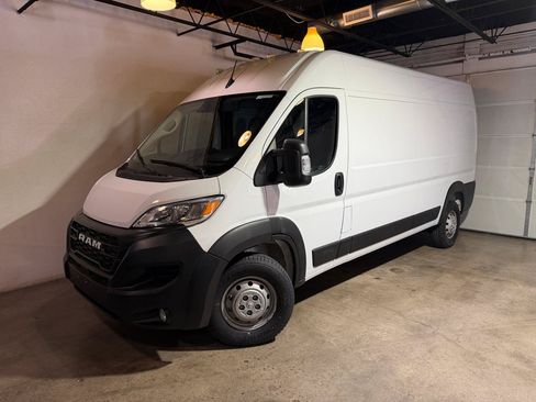 Used 2025 RAM ProMaster 2500 w/ Convenience Group FWD image 3