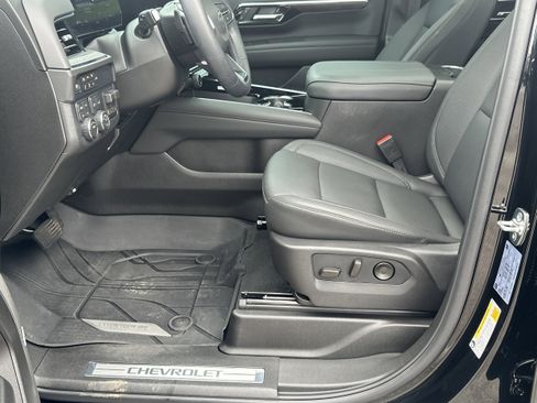 Used 2026 Chevrolet Tahoe Z71 w/ Comfort Package AWD/4WD image 9