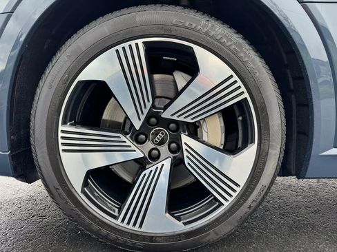 Used 2021 Audi e-tron Prestige w/ Prestige Package image 21