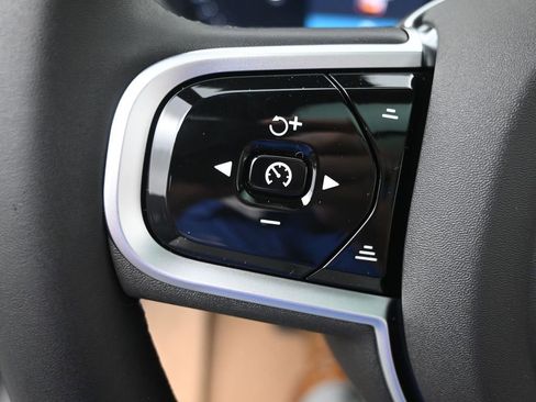 New 2026 Volvo XC60 B5 Plus w/ Protection Package Premier AWD/4WD image 17