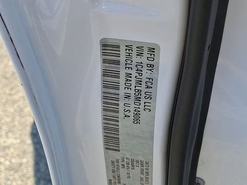 Used 2021 Jeep Cherokee Latitude Plus image 29