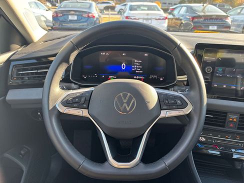 Used 2025 Volkswagen Jetta SE image 34