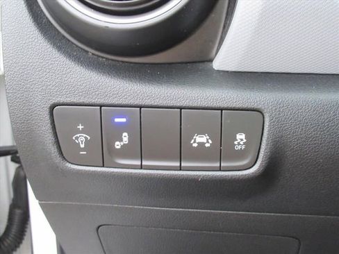 Used 2021 Hyundai Kona SEL image 19