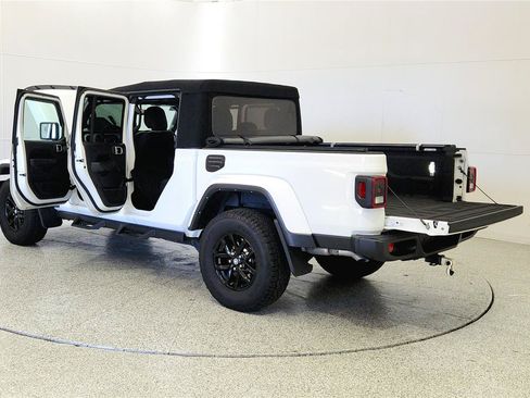 Used 2022 Jeep Gladiator Sport AWD/4WD image 11