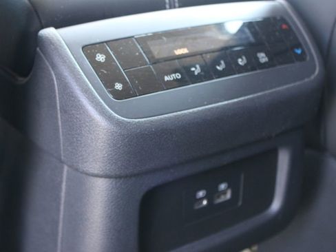 Used 2025 Nissan Pathfinder SL FWD image 27