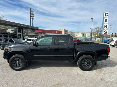 Used 2022 Toyota Tacoma SR5 AWD/4WD image 2