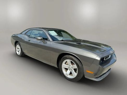 Used 2010 Dodge Challenger SE RWD image 6