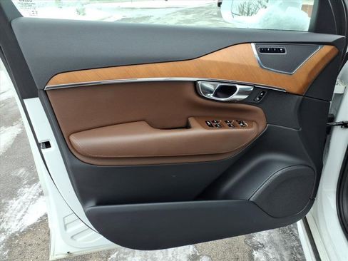 Used 2021 Volvo XC90 T6 Momentum w/ Protection Package Premier image 17