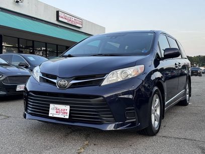 Used 2020 Toyota Sienna LE w/ LE Preferred Package